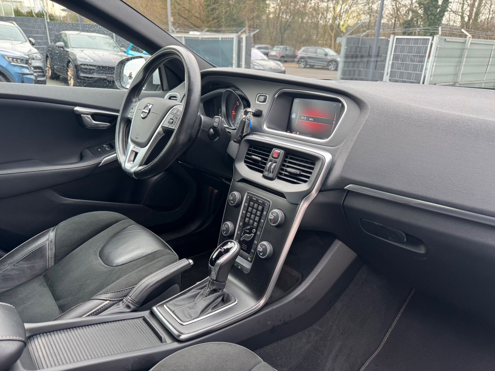 Fahrzeugabbildung Volvo V40 R-DESIGN AUTOMATIK*VOLL-LED*NAVI*SHZ*1.HAND*