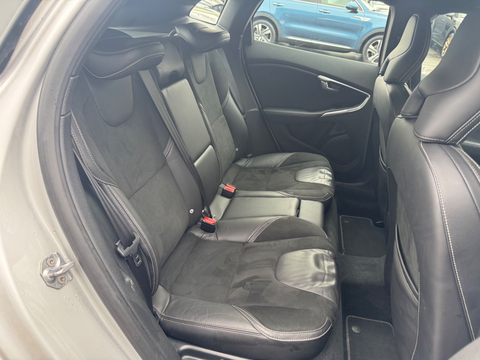 Fahrzeugabbildung Volvo V40 R-DESIGN AUTOMATIK*VOLL-LED*NAVI*SHZ*1.HAND*