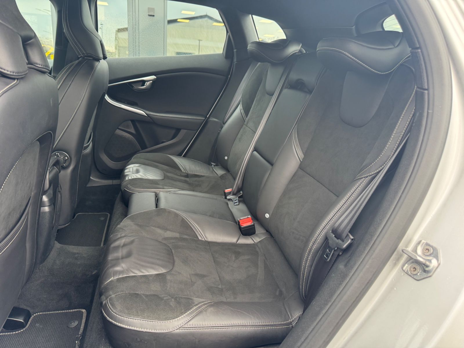 Fahrzeugabbildung Volvo V40 R-DESIGN AUTOMATIK*VOLL-LED*NAVI*SHZ*1.HAND*