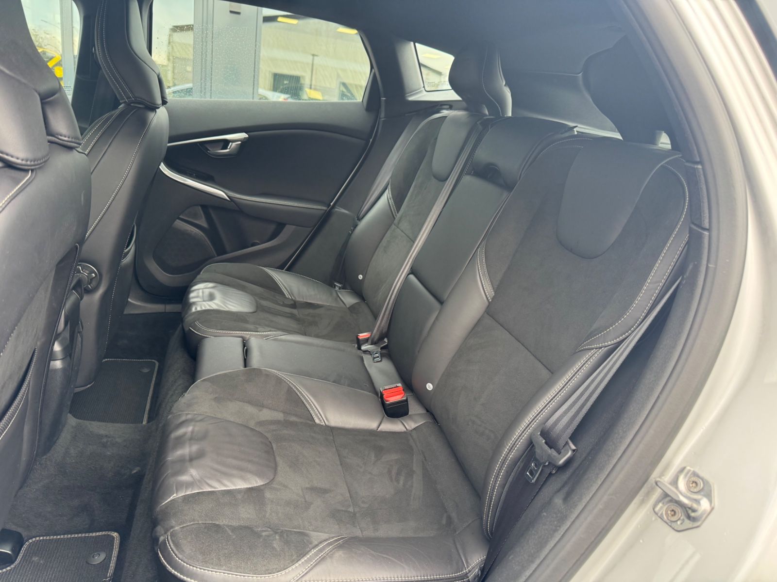 Fahrzeugabbildung Volvo V40 R-DESIGN AUTOMATIK*VOLL-LED*NAVI*SHZ*1.HAND*