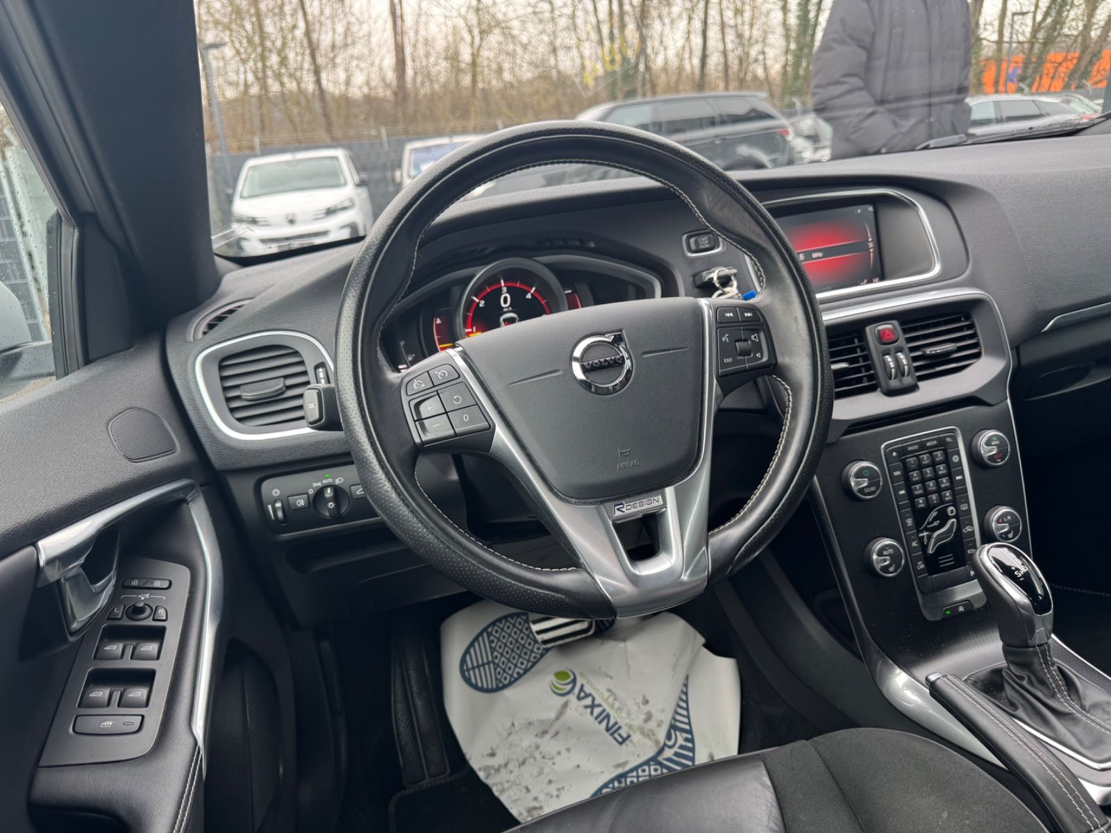 Fahrzeugabbildung Volvo V40 R-DESIGN AUTOMATIK*VOLL-LED*NAVI*SHZ*1.HAND*