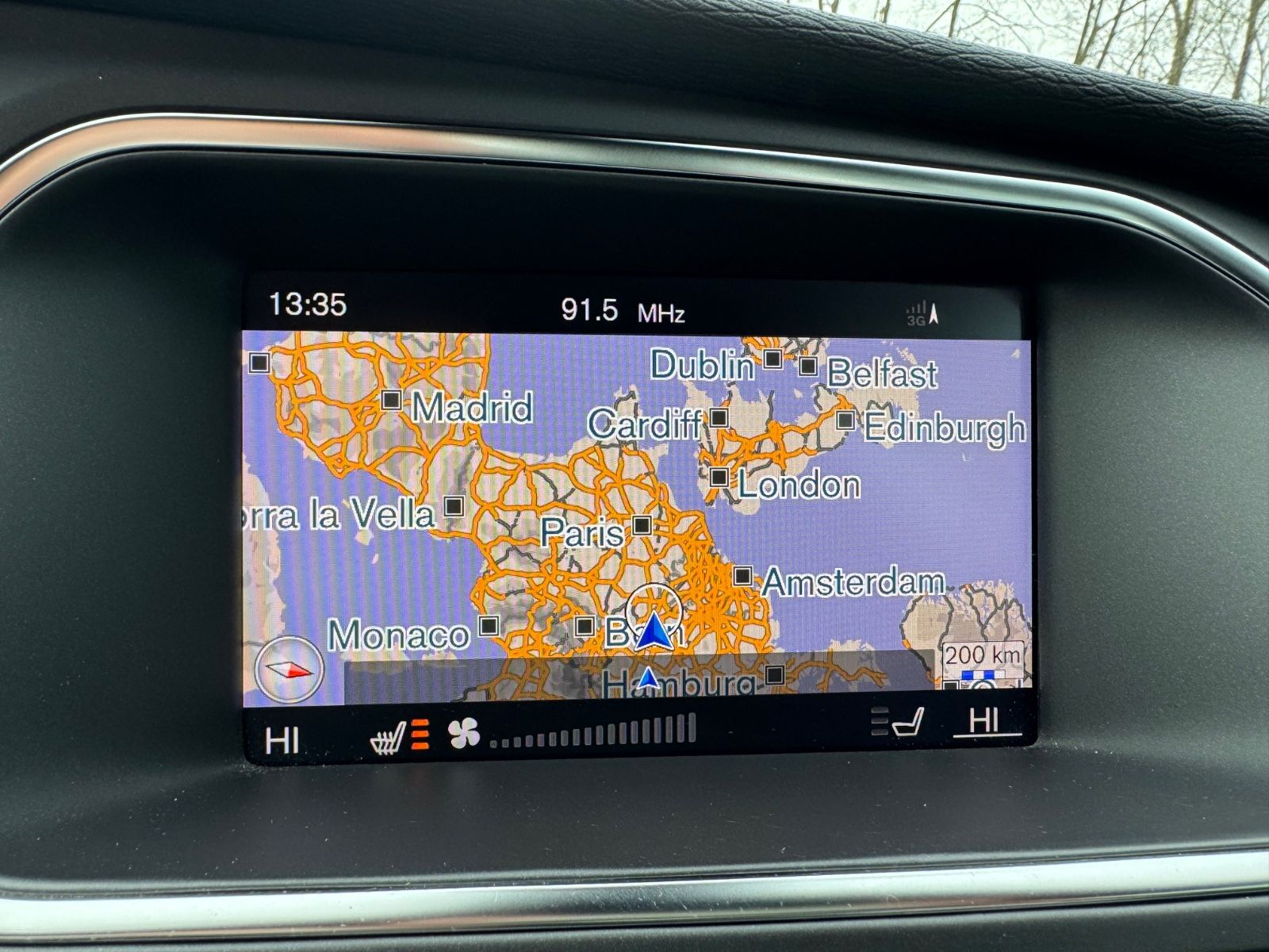 Fahrzeugabbildung Volvo V40 R-DESIGN AUTOMATIK*VOLL-LED*NAVI*SHZ*1.HAND*