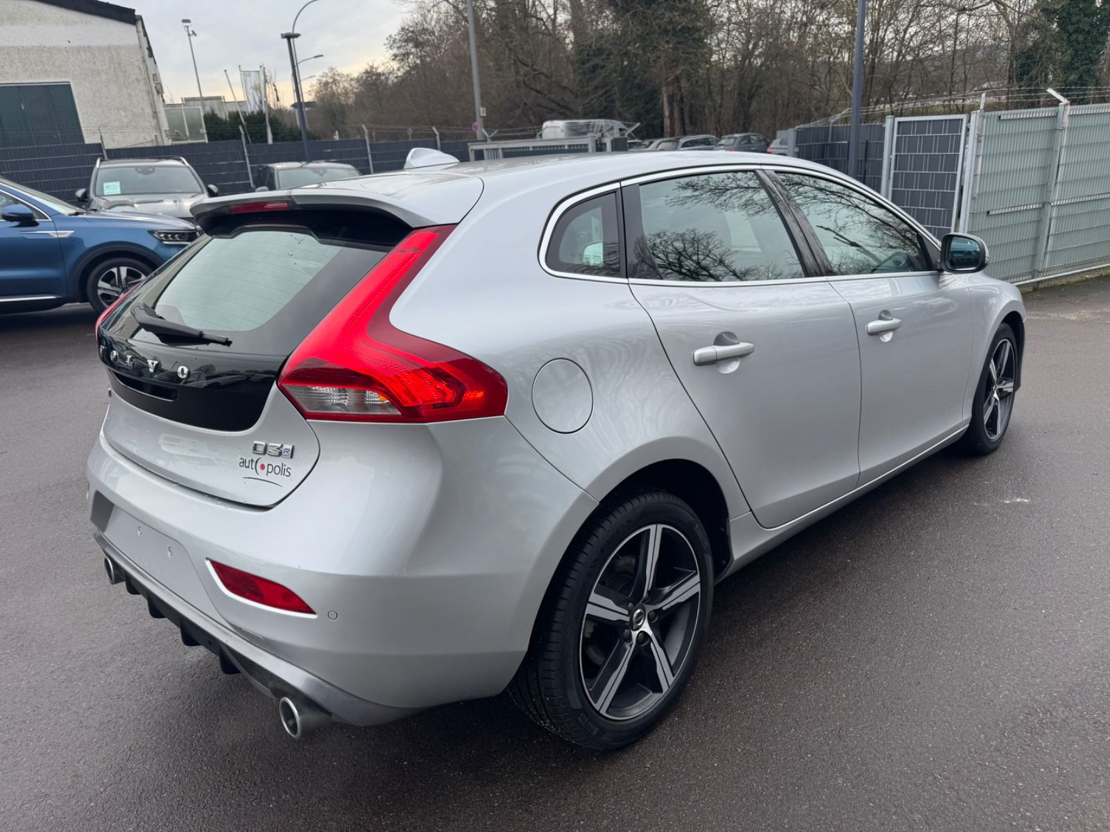 Fahrzeugabbildung Volvo V40 R-DESIGN AUTOMATIK*VOLL-LED*NAVI*SHZ*1.HAND*