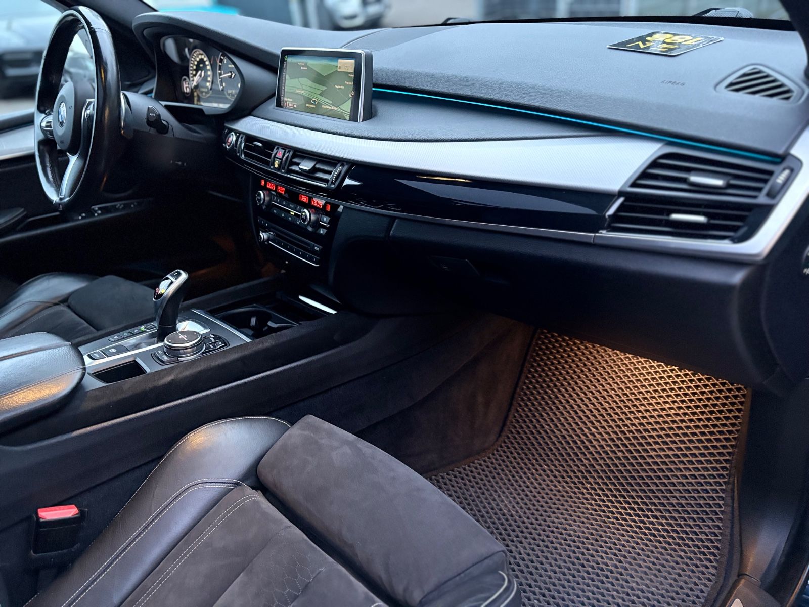 Fahrzeugabbildung BMW X5 xDRIVE 40d*M-SPORT*PANORAMA*KAMERA*