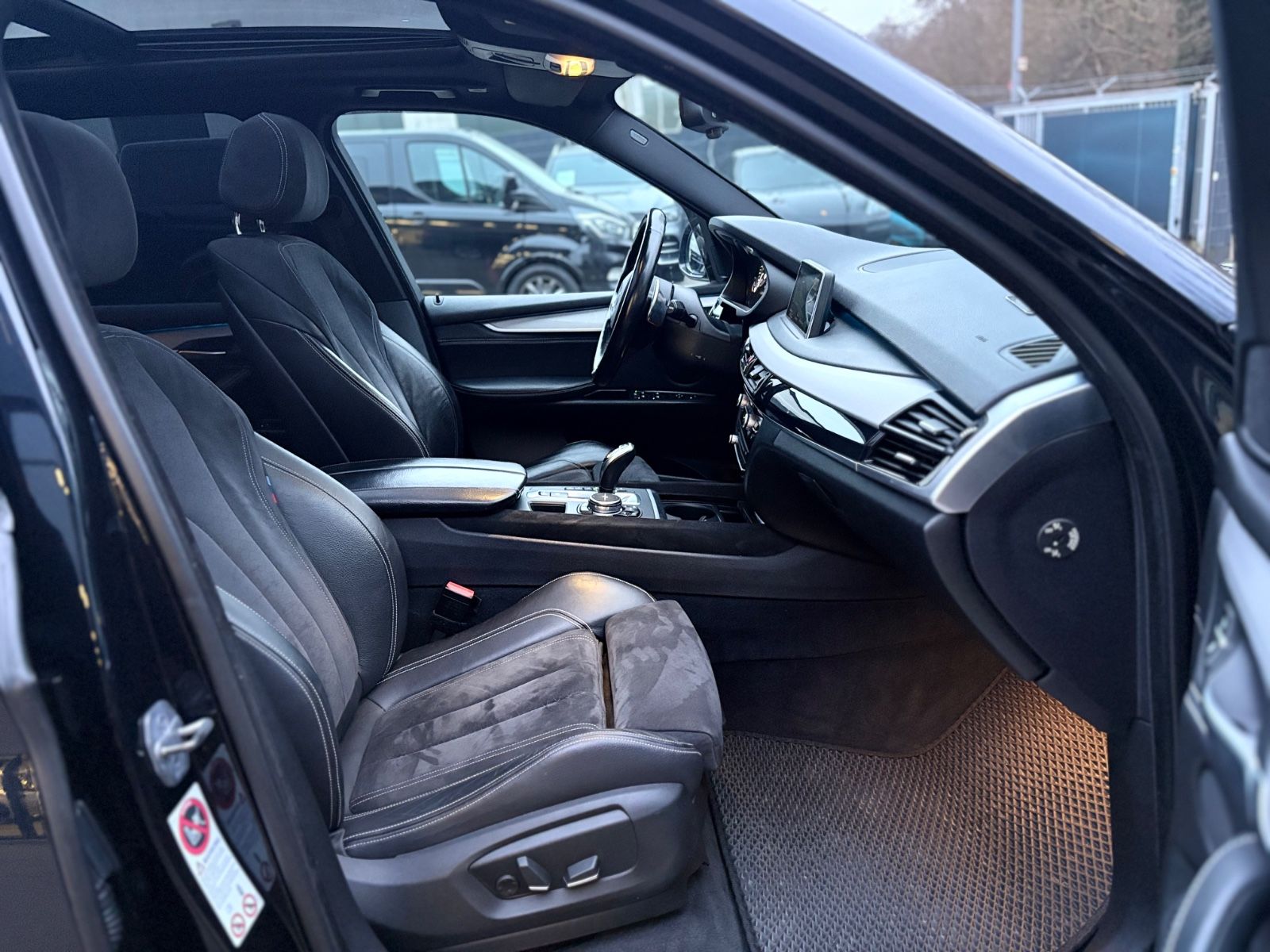 Fahrzeugabbildung BMW X5 xDRIVE 40d*M-SPORT*PANORAMA*KAMERA*