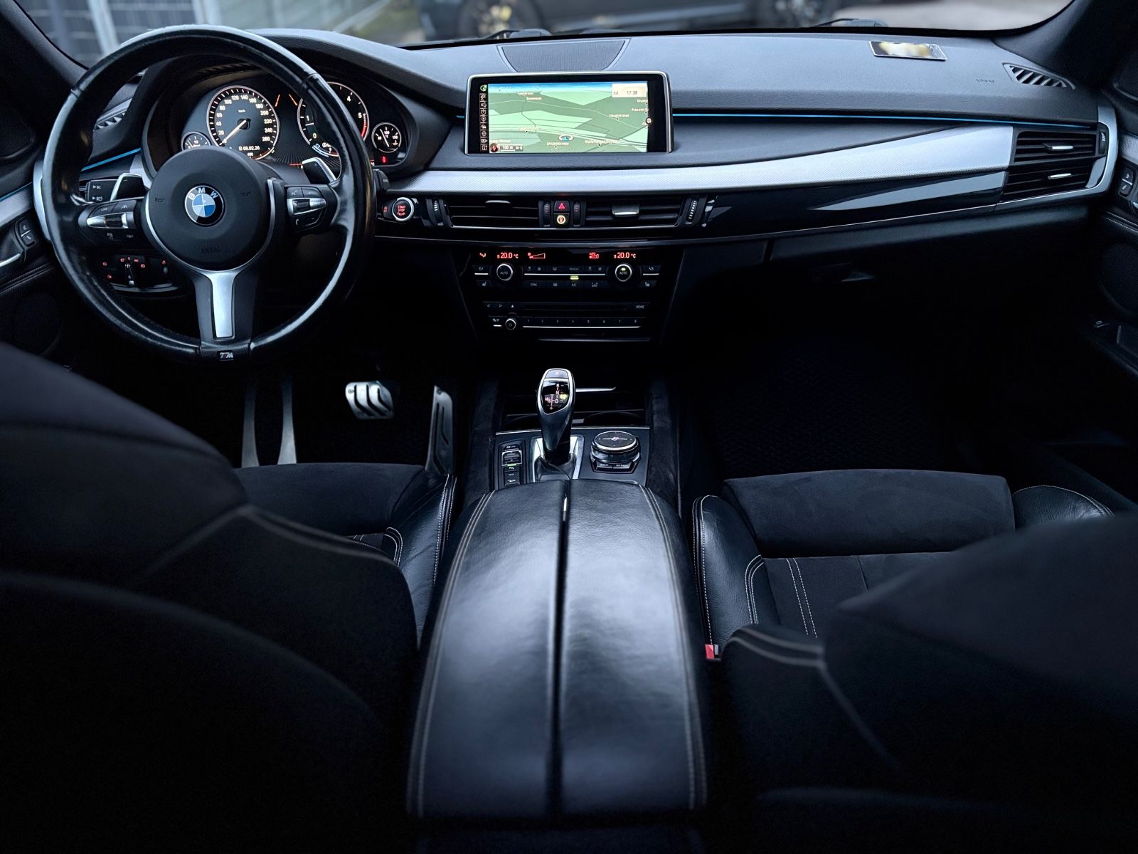 Fahrzeugabbildung BMW X5 xDRIVE 40d*M-SPORT*PANORAMA*KAMERA*