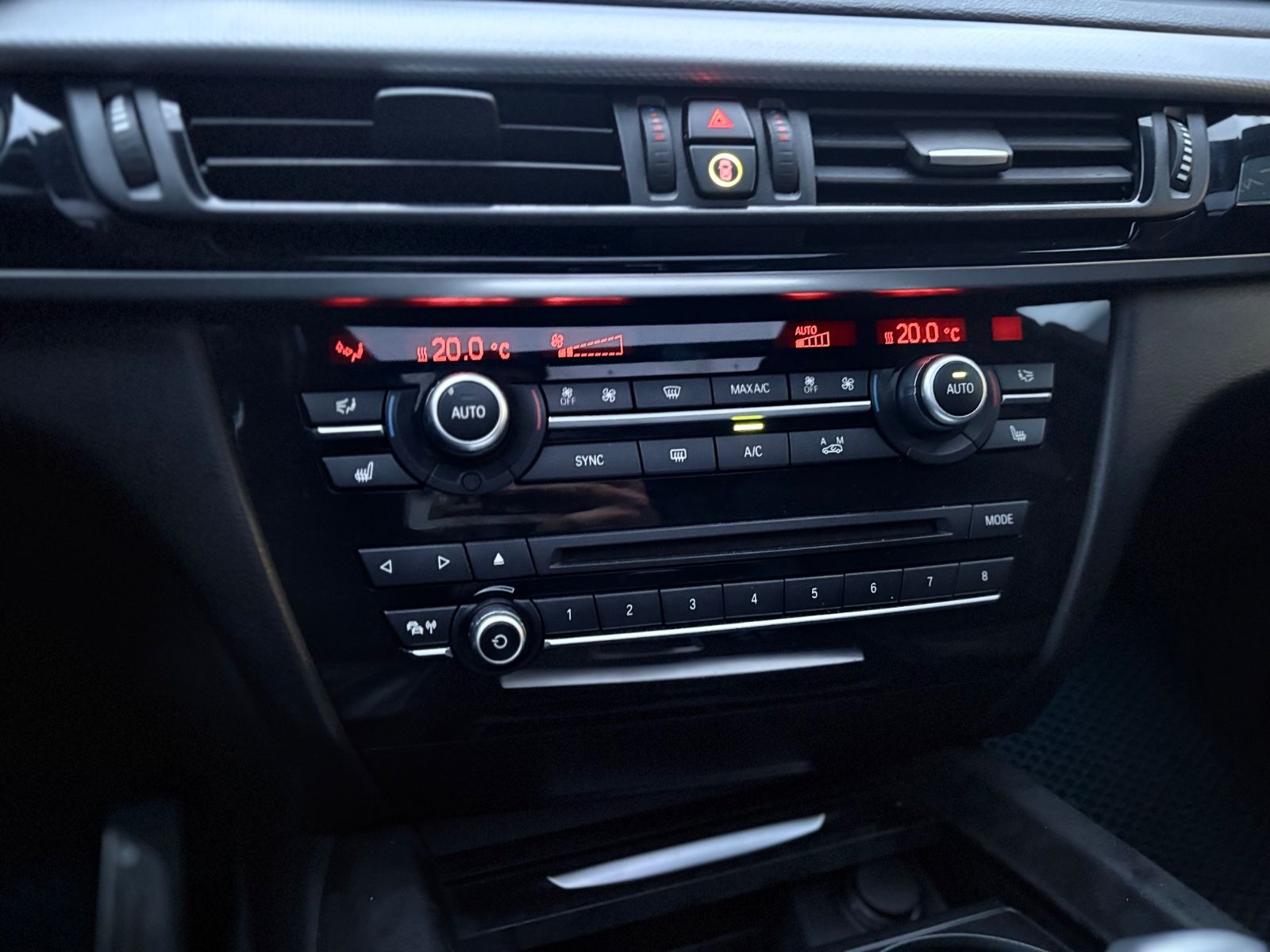 Fahrzeugabbildung BMW X5 xDRIVE 40d*M-SPORT*PANORAMA*KAMERA*