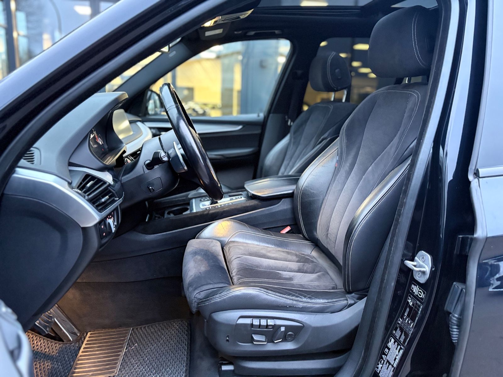 Fahrzeugabbildung BMW X5 xDRIVE 40d*M-SPORT*PANORAMA*KAMERA*