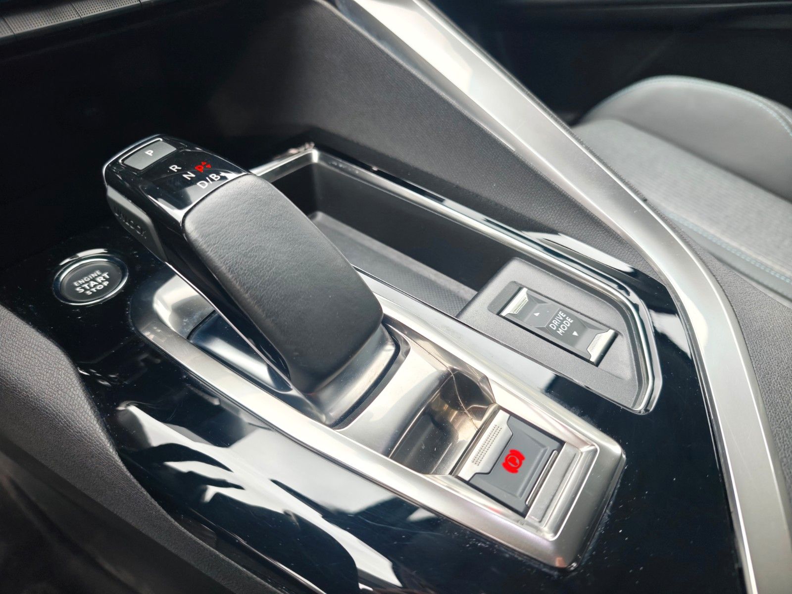 Fahrzeugabbildung Peugeot 3008 HYBRID 225 PLUG IN HYBRID*ALLURE*1.HD*LED*