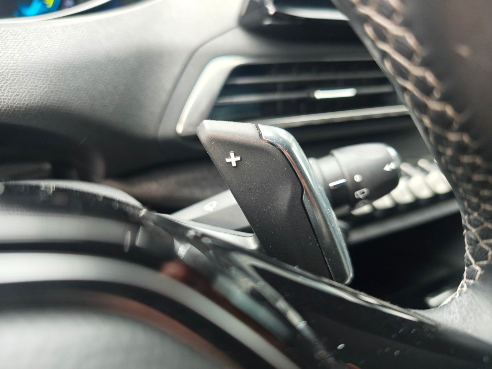 Fahrzeugabbildung Peugeot 3008 HYBRID 225 PLUG IN HYBRID*ALLURE*1.HD*LED*