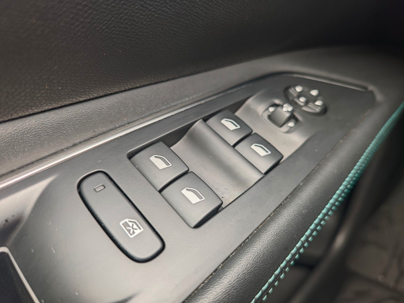 Fahrzeugabbildung Peugeot 3008 HYBRID 225 PLUG IN HYBRID*ALLURE*1.HD*LED*