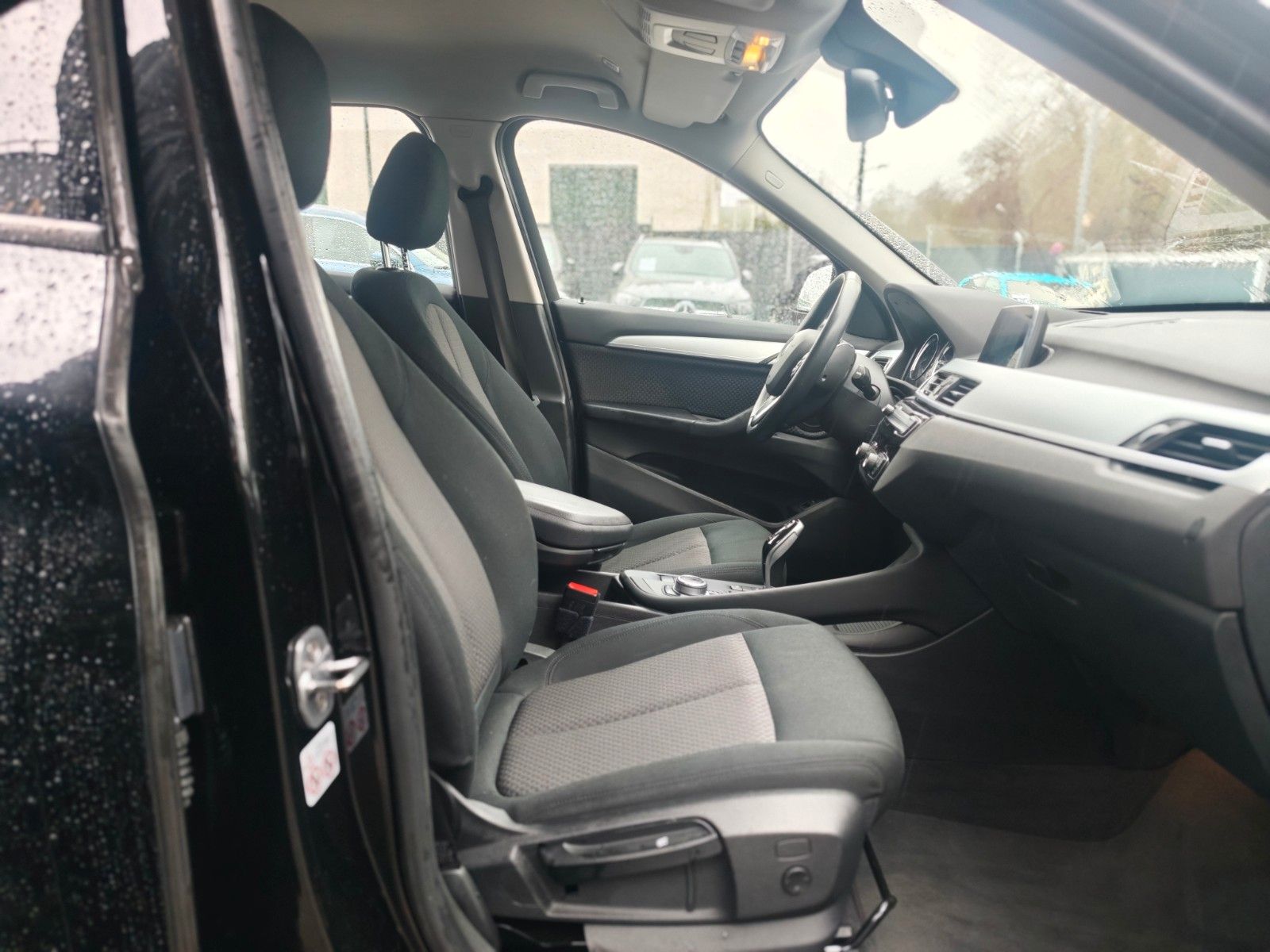 Fahrzeugabbildung BMW X1 xDRIVE*2.0D*AUT*ADVANTAGE*LED*AHK*NAVI*ASSIST