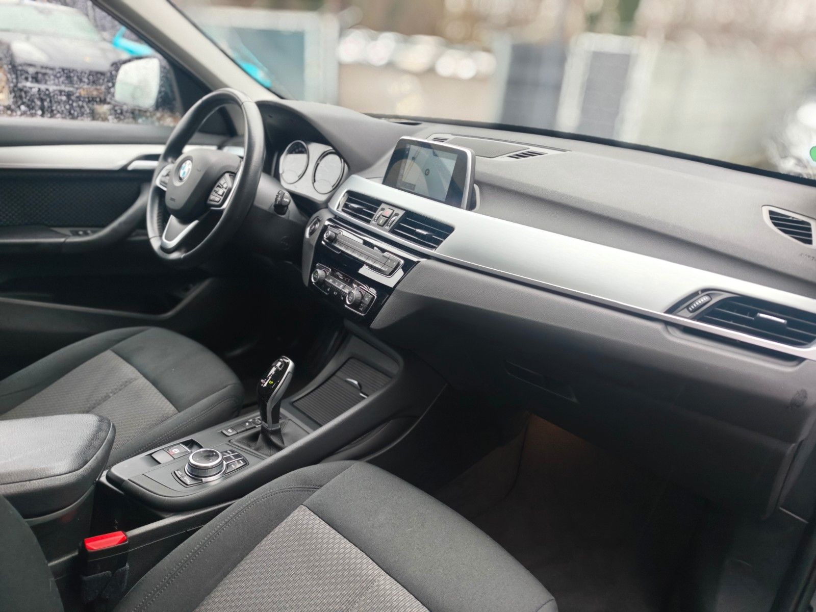 Fahrzeugabbildung BMW X1 xDRIVE*2.0D*AUT*ADVANTAGE*LED*AHK*NAVI*ASSIST