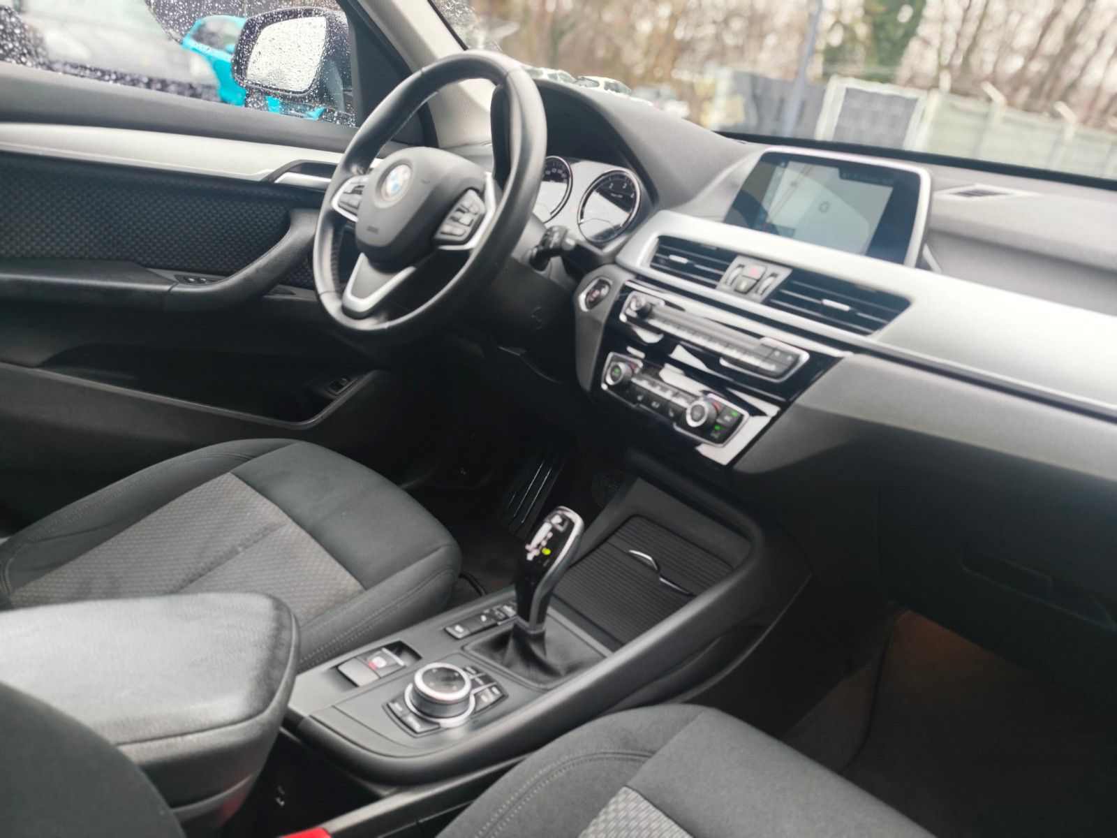 Fahrzeugabbildung BMW X1 xDRIVE*2.0D*AUT*ADVANTAGE*LED*AHK*NAVI*ASSIST