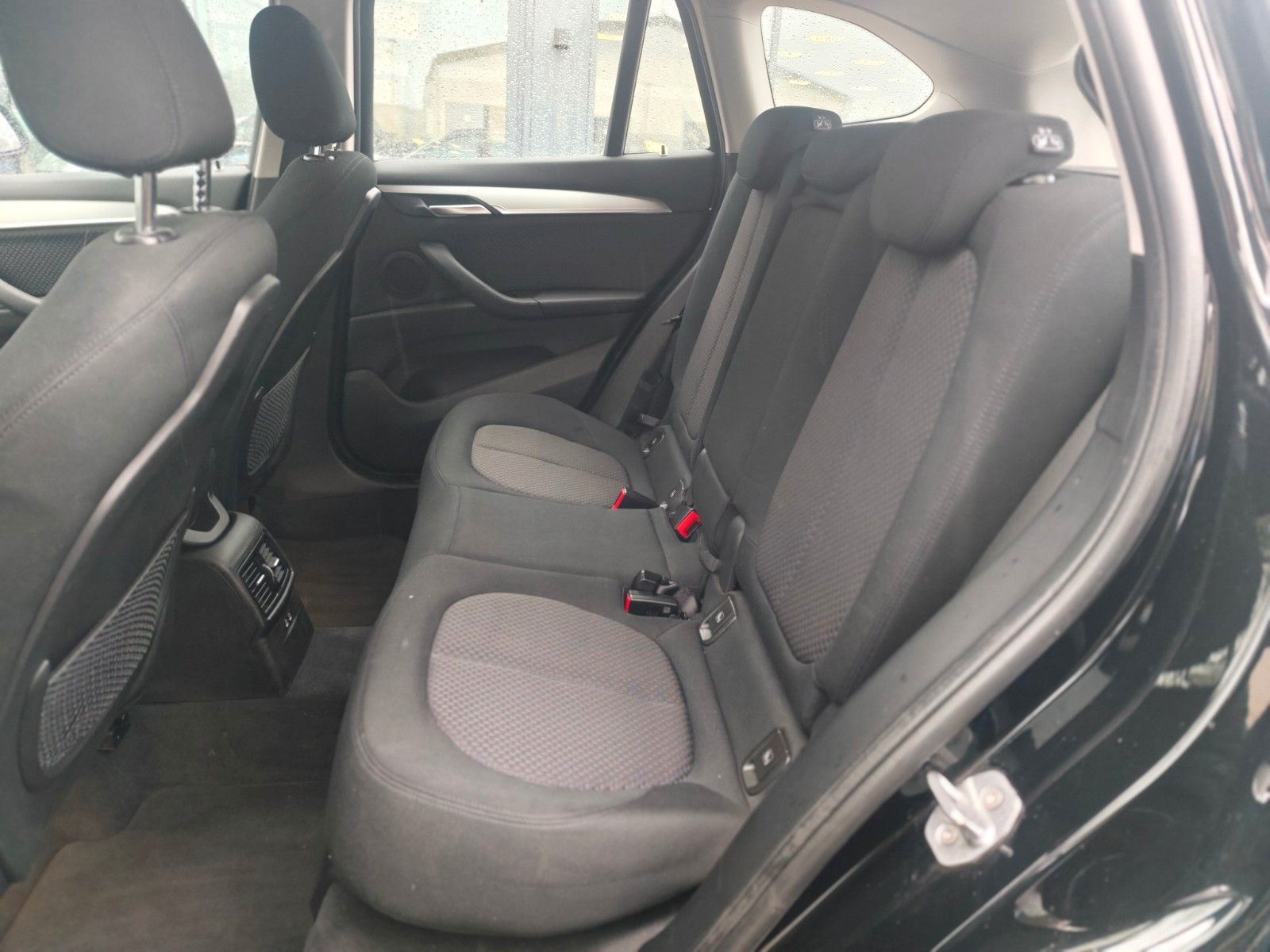 Fahrzeugabbildung BMW X1 xDRIVE*2.0D*AUT*ADVANTAGE*LED*AHK*NAVI*ASSIST