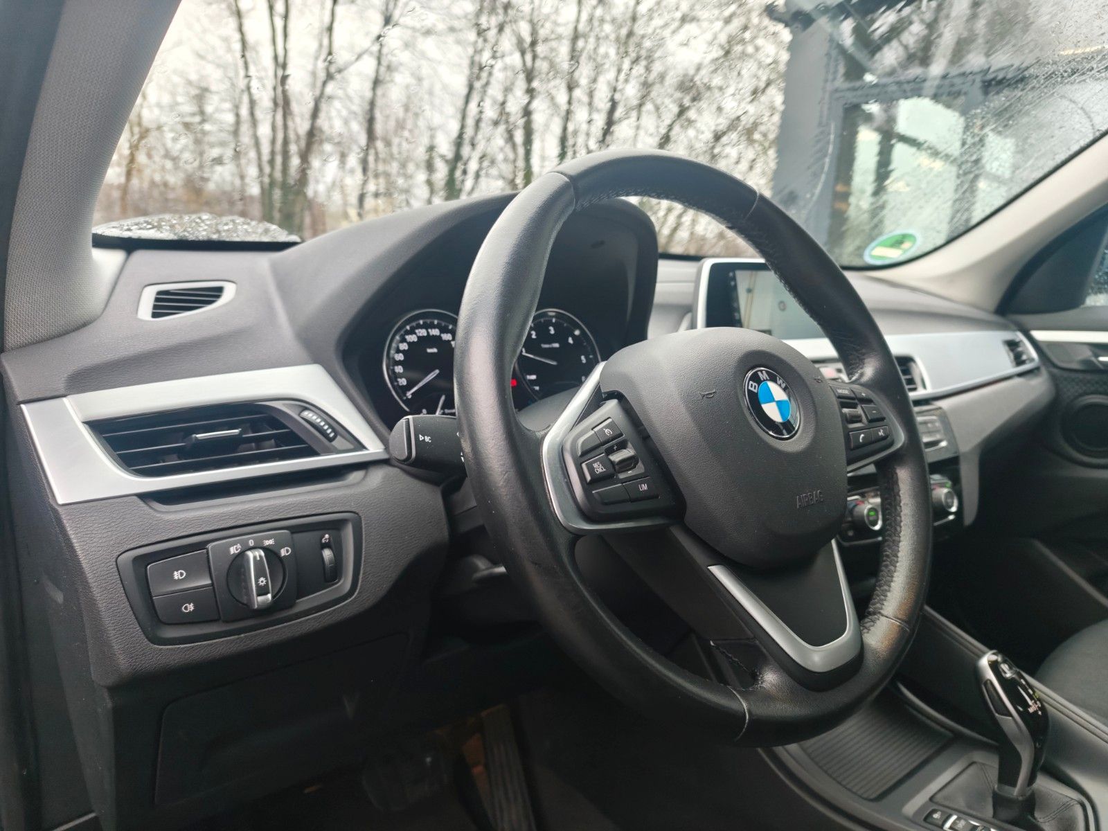 Fahrzeugabbildung BMW X1 xDRIVE*2.0D*AUT*ADVANTAGE*LED*AHK*NAVI*ASSIST
