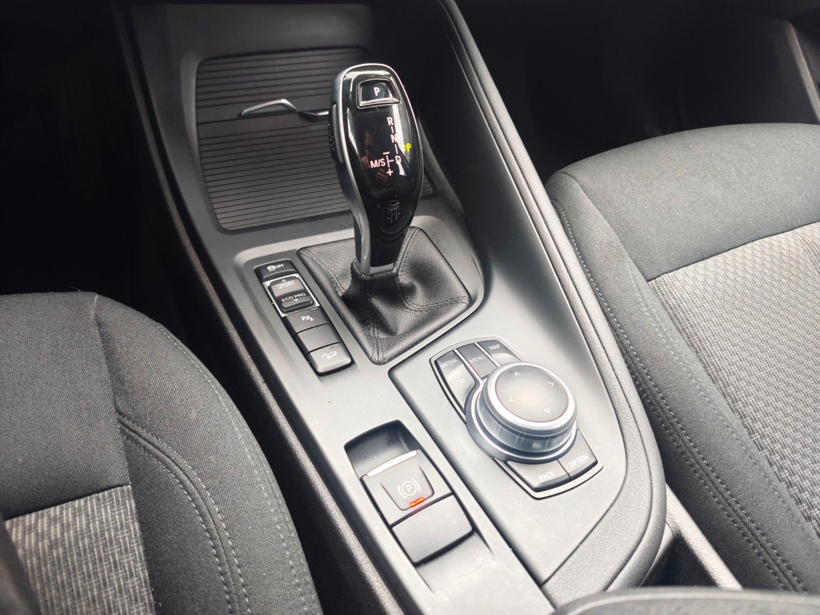 Fahrzeugabbildung BMW X1 xDRIVE*2.0D*AUT*ADVANTAGE*LED*AHK*NAVI*ASSIST