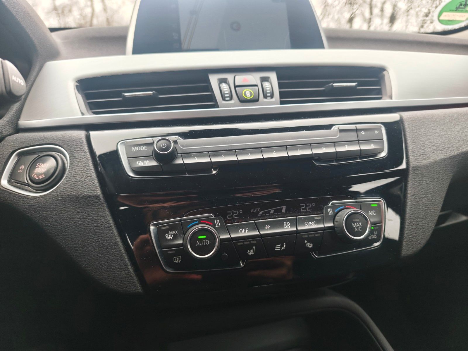 Fahrzeugabbildung BMW X1 xDRIVE*2.0D*AUT*ADVANTAGE*LED*AHK*NAVI*ASSIST