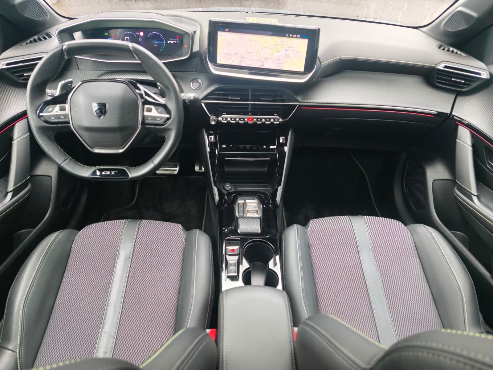 Fahrzeugabbildung Peugeot 208  GT HYBRID*NAVI*PANORAMA*KAMERA*GARANTIE*