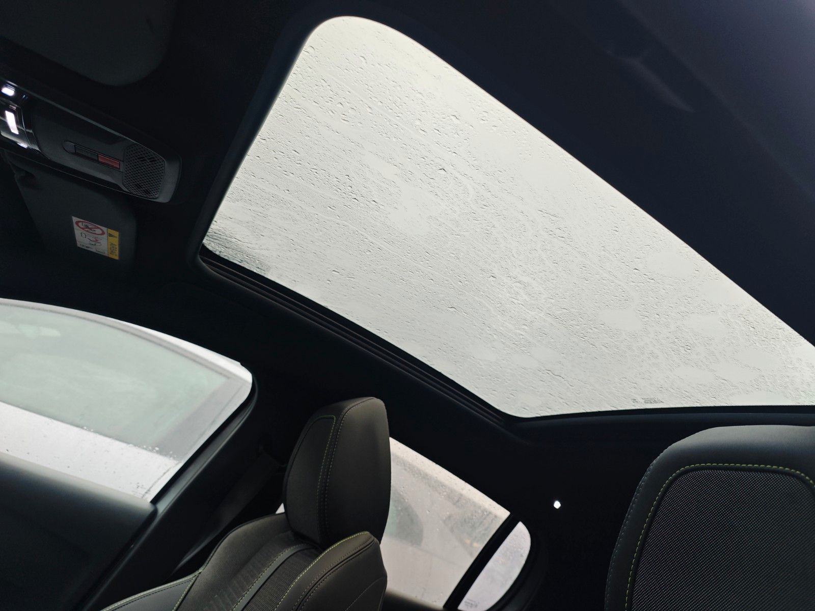 Fahrzeugabbildung Peugeot 208  GT HYBRID*NAVI*PANORAMA*KAMERA*GARANTIE*