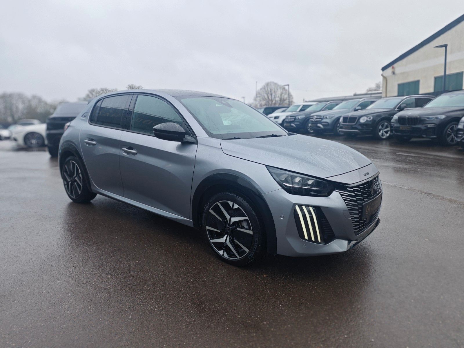 Fahrzeugabbildung Peugeot 208  GT HYBRID*NAVI*PANORAMA*KAMERA*GARANTIE*