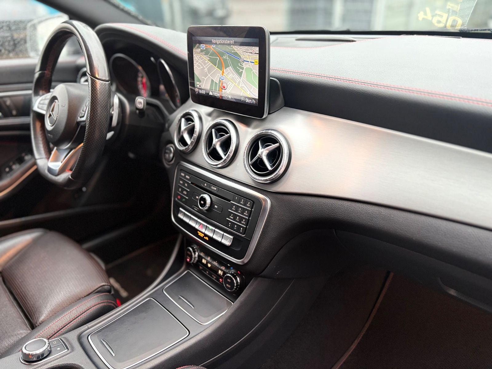 Fahrzeugabbildung Mercedes-Benz CLA 200 SHOOTING BRAKE*AUT*AMG-LINE*PANO*LEDER*