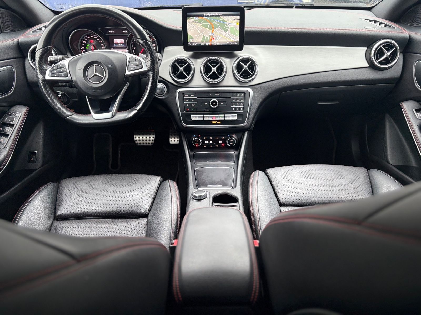 Fahrzeugabbildung Mercedes-Benz CLA 200 SHOOTING BRAKE*AUT*AMG-LINE*PANO*LEDER*