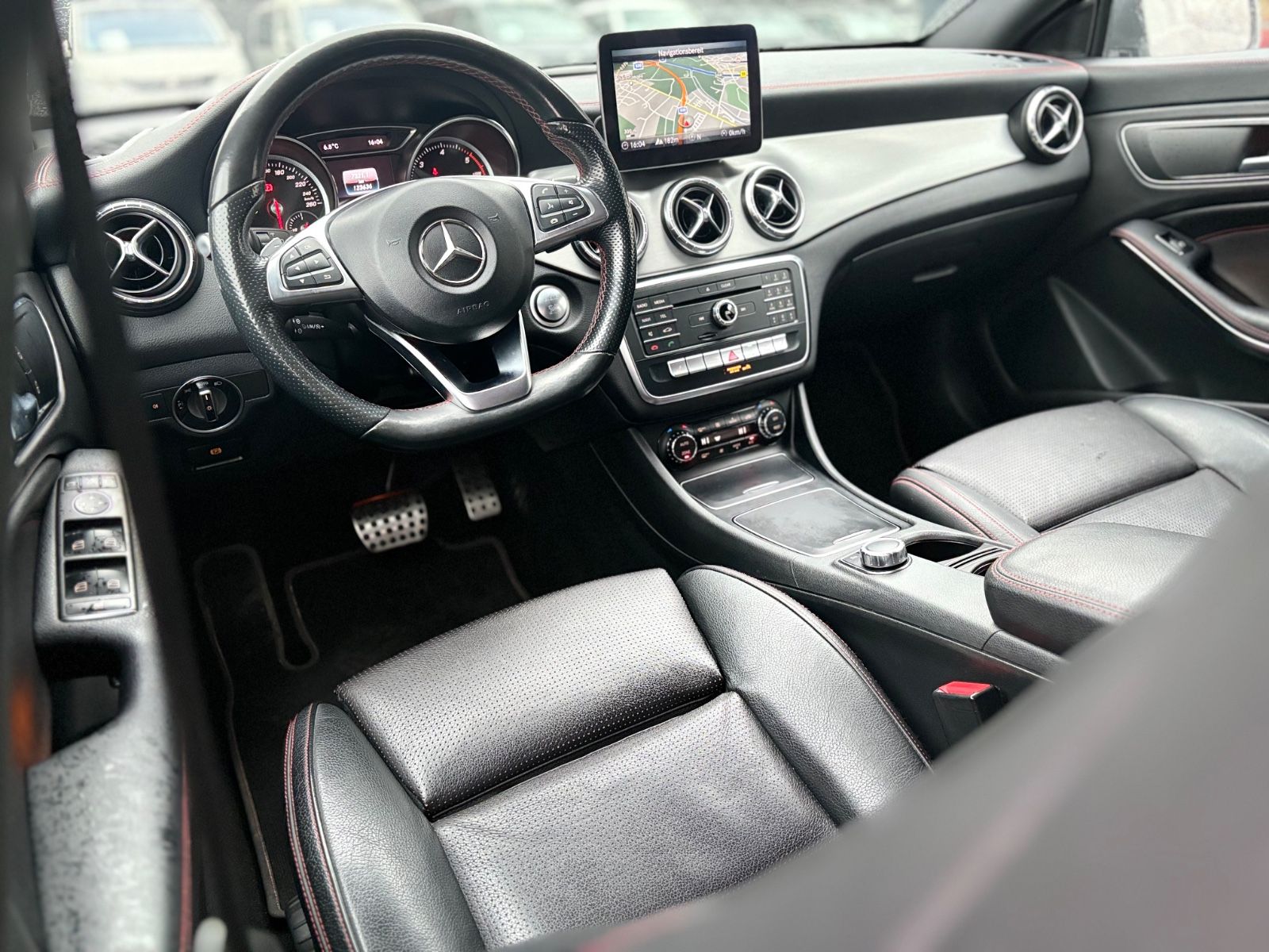 Fahrzeugabbildung Mercedes-Benz CLA 200 SHOOTING BRAKE*AUT*AMG-LINE*PANO*LEDER*