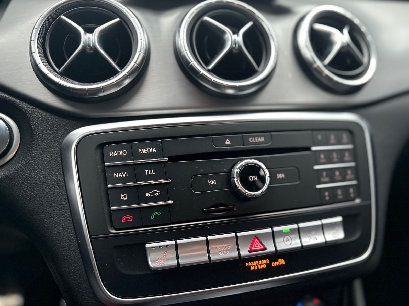 Fahrzeugabbildung Mercedes-Benz CLA 200 SHOOTING BRAKE*AUT*AMG-LINE*PANO*LEDER*