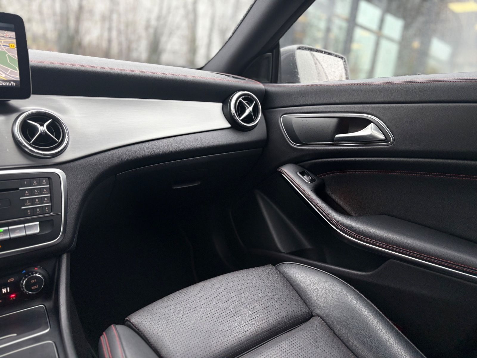 Fahrzeugabbildung Mercedes-Benz CLA 200 SHOOTING BRAKE*AUT*AMG-LINE*PANO*LEDER*