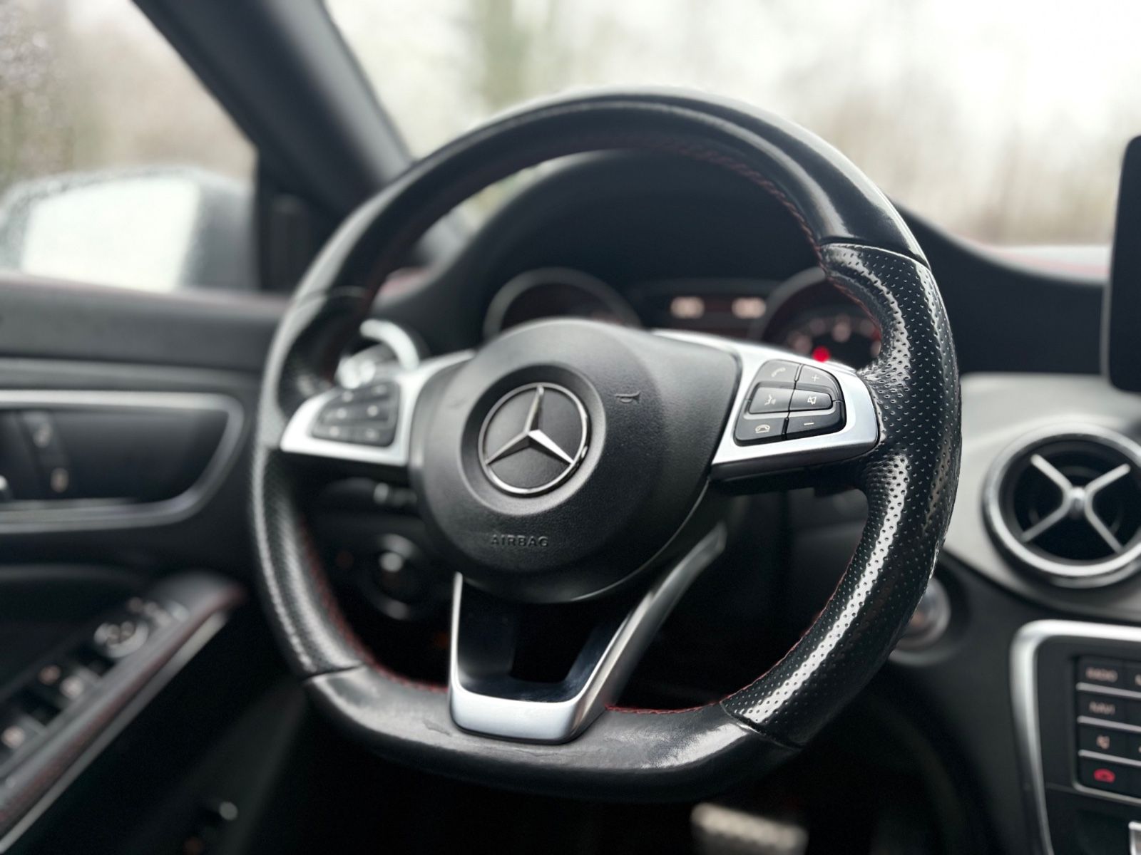 Fahrzeugabbildung Mercedes-Benz CLA 200 SHOOTING BRAKE*AUT*AMG-LINE*PANO*LEDER*