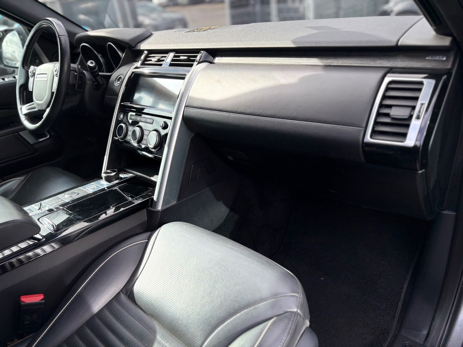 Fahrzeugabbildung Land Rover DISCOVERY 5 HSE Si6*LED*NAVI*LEDER*PANORAMA*