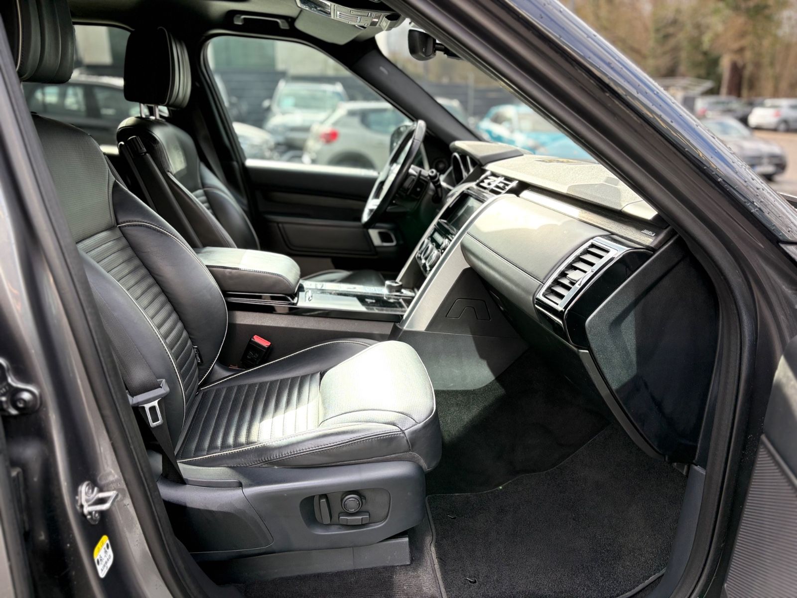 Fahrzeugabbildung Land Rover DISCOVERY 5 HSE Si6*LED*NAVI*LEDER*PANORAMA*