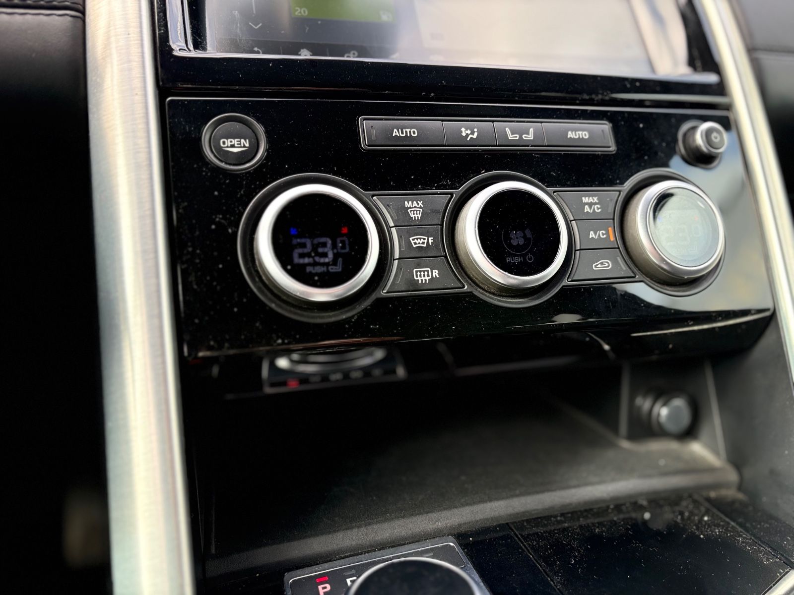 Fahrzeugabbildung Land Rover DISCOVERY 5 HSE Si6*LED*NAVI*LEDER*PANORAMA*