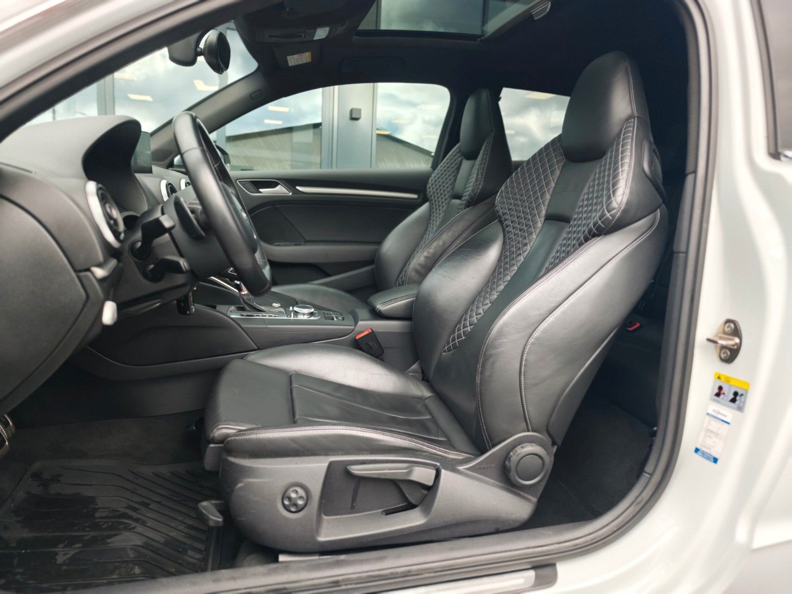 Fahrzeugabbildung Audi S3 2.0 TFSI *PANORAMA*B&O*MAGNETIC RIDE*LEDER*