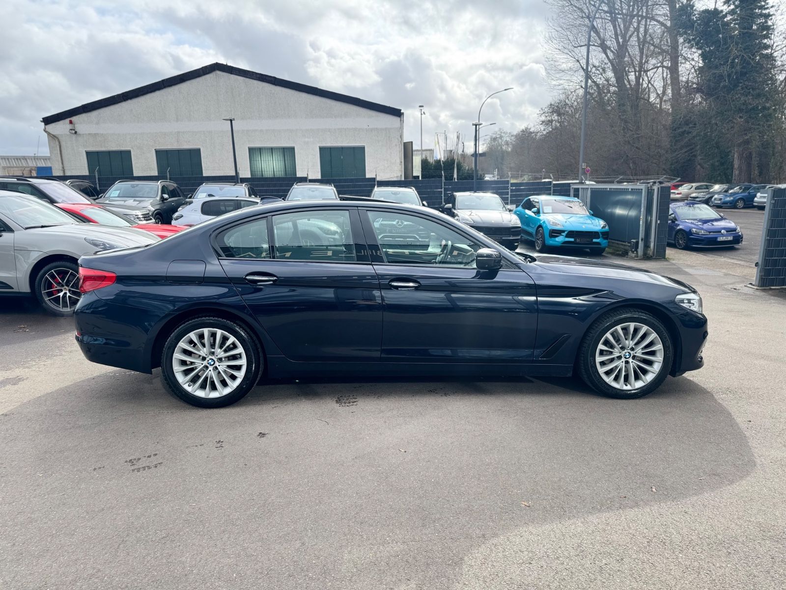 Fahrzeugabbildung BMW 530i xDRIVE*LUXURY-LINE*SHADOW*EL.SD*LEDER*TOP