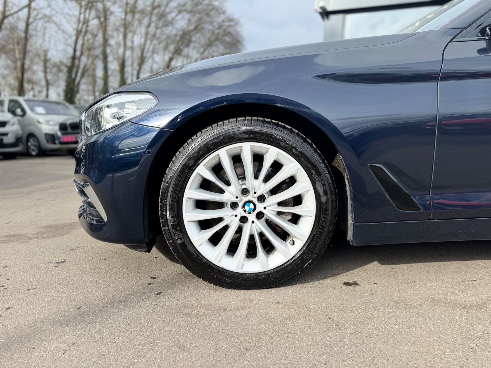 Fahrzeugabbildung BMW 530i xDRIVE*LUXURY-LINE*SHADOW*EL.SD*LEDER*TOP