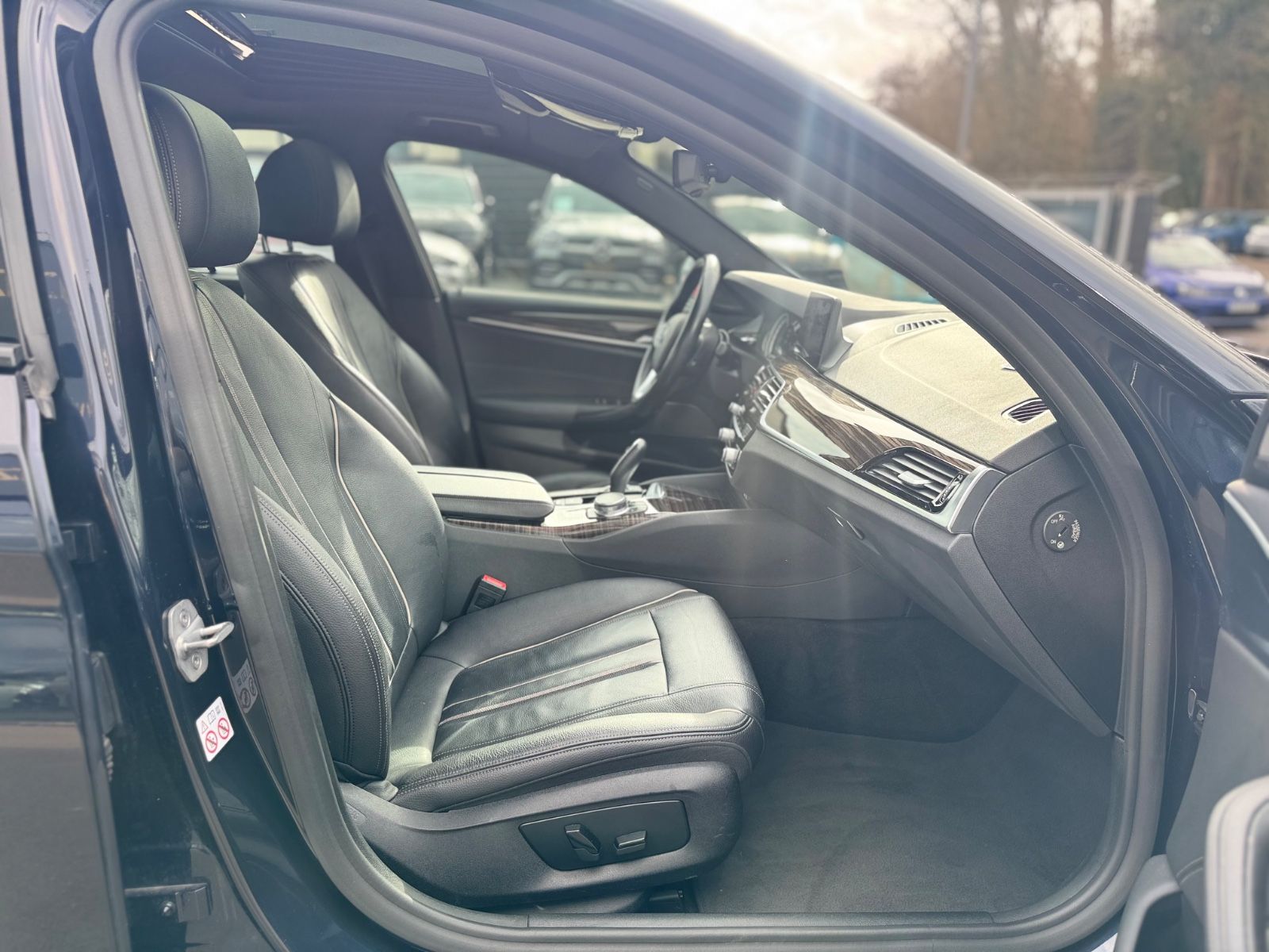 Fahrzeugabbildung BMW 530i xDRIVE*LUXURY-LINE*SHADOW*EL.SD*LEDER*TOP