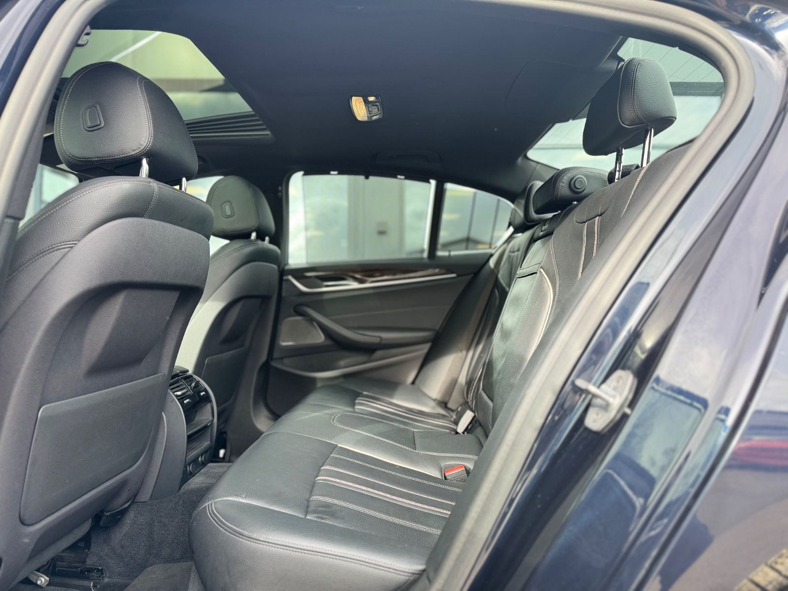 Fahrzeugabbildung BMW 530i xDRIVE*LUXURY-LINE*SHADOW*EL.SD*LEDER*TOP