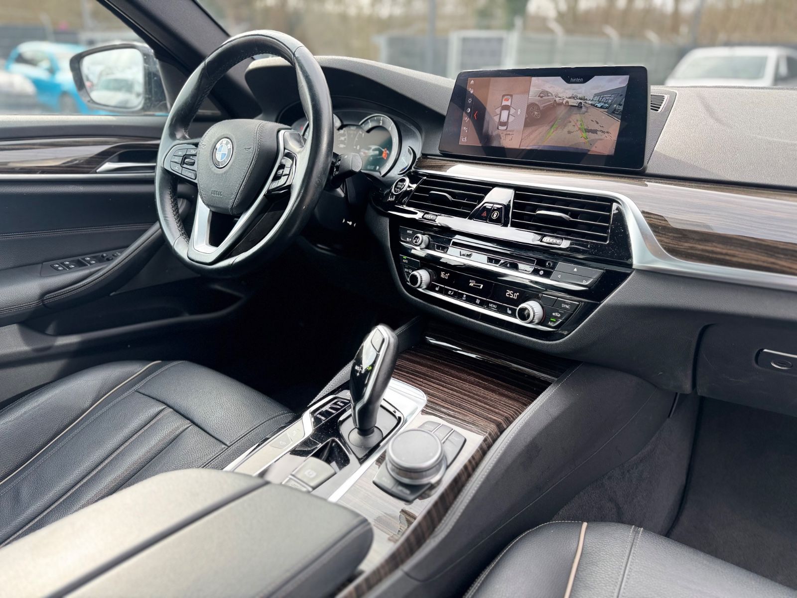 Fahrzeugabbildung BMW 530i xDRIVE*LUXURY-LINE*SHADOW*EL.SD*LEDER*TOP