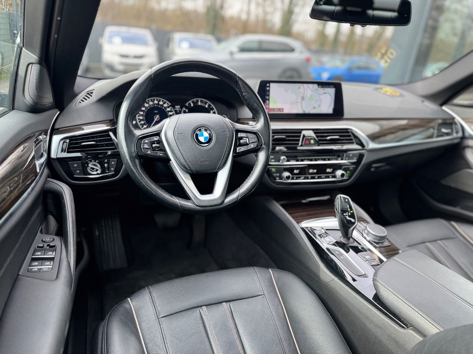 Fahrzeugabbildung BMW 530i xDRIVE*LUXURY-LINE*SHADOW*EL.SD*LEDER*TOP