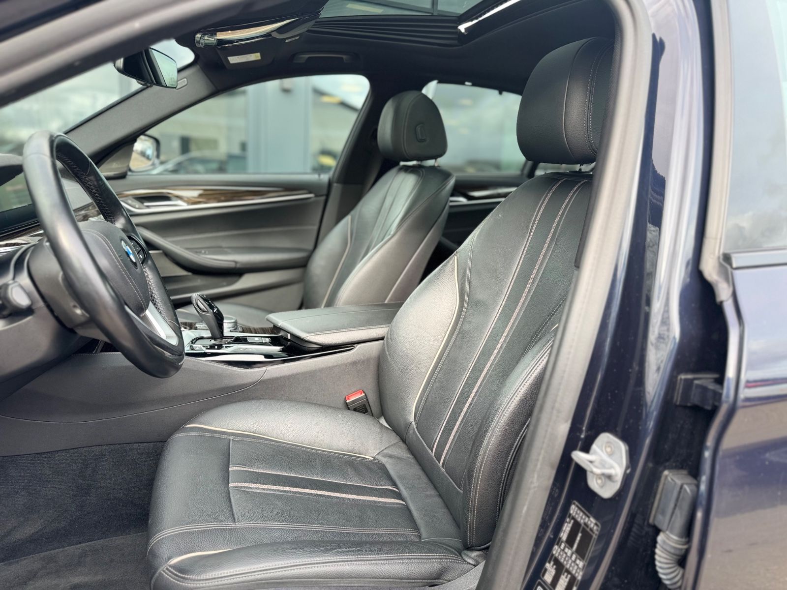 Fahrzeugabbildung BMW 530i xDRIVE*LUXURY-LINE*SHADOW*EL.SD*LEDER*TOP