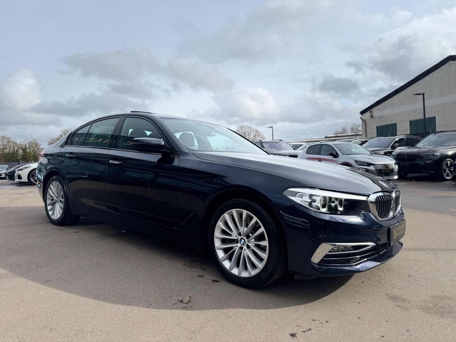 Fahrzeugabbildung BMW 530i xDRIVE*LUXURY-LINE*SHADOW*EL.SD*LEDER*TOP