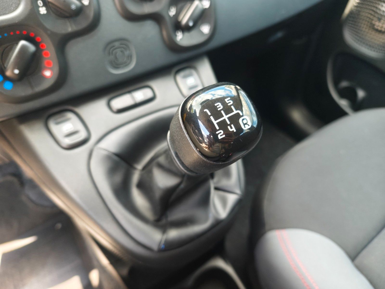 Fahrzeugabbildung Fiat PANDA EASY*KLIMA*2.HAND*COLORE ESTERNO KREIDE*