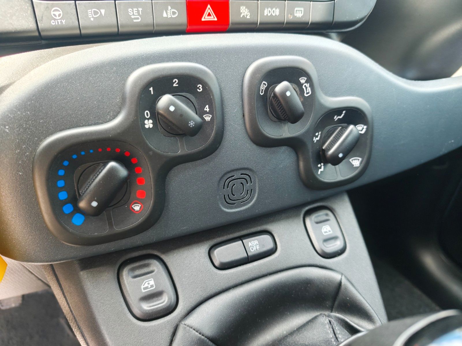 Fahrzeugabbildung Fiat PANDA EASY*KLIMA*2.HAND*COLORE ESTERNO KREIDE*