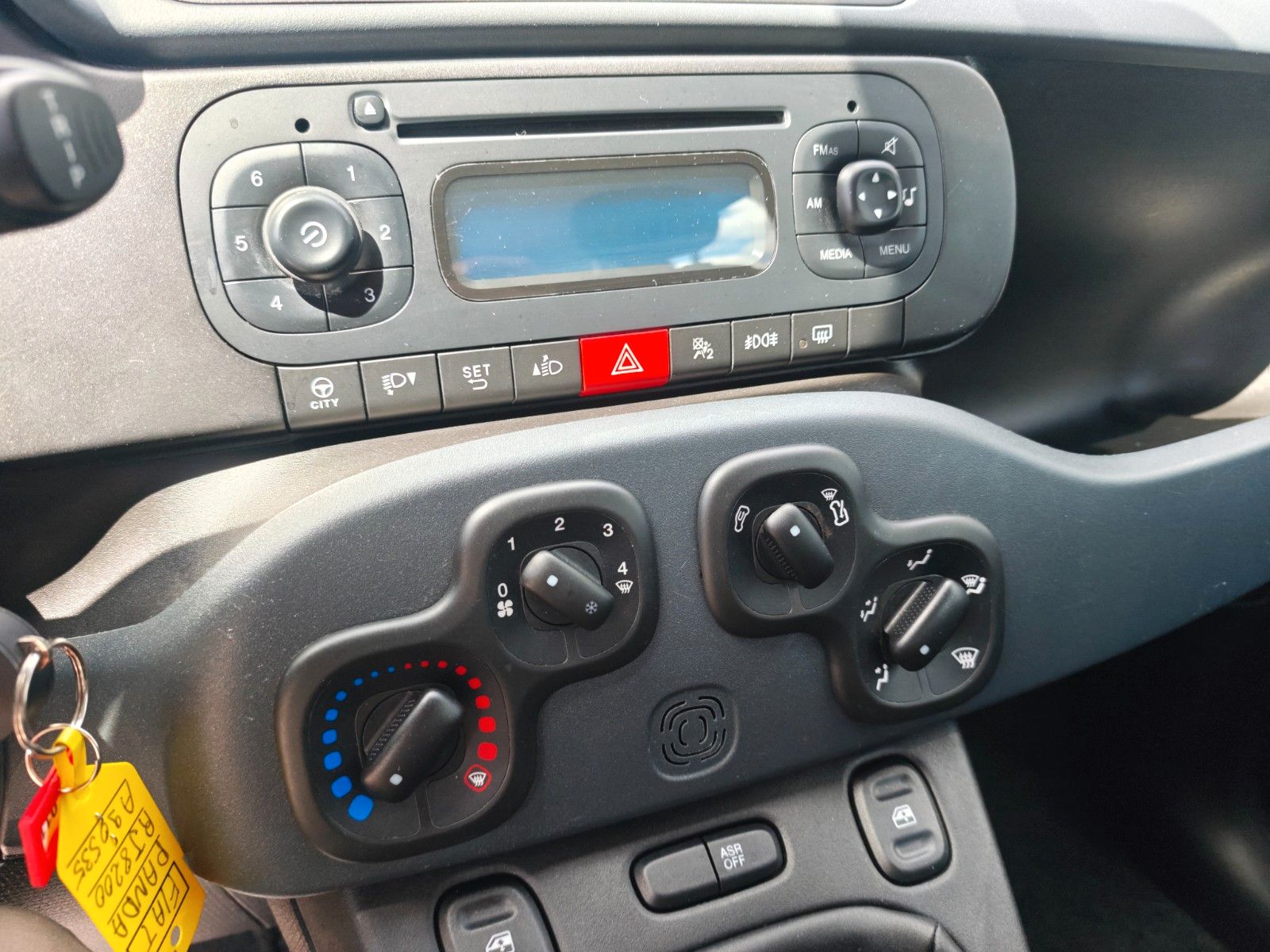 Fahrzeugabbildung Fiat PANDA EASY*KLIMA*2.HAND*COLORE ESTERNO KREIDE*