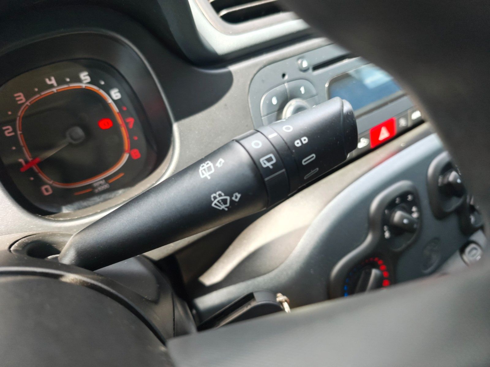 Fahrzeugabbildung Fiat PANDA EASY*KLIMA*2.HAND*COLORE ESTERNO KREIDE*