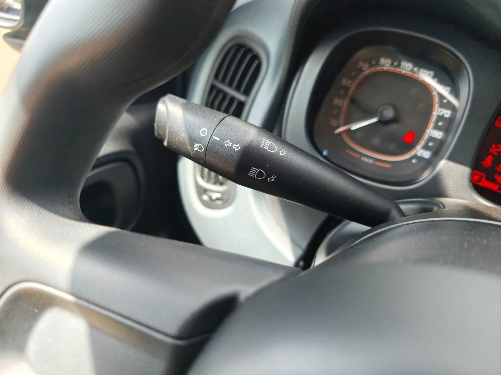 Fahrzeugabbildung Fiat PANDA EASY*KLIMA*2.HAND*COLORE ESTERNO KREIDE*