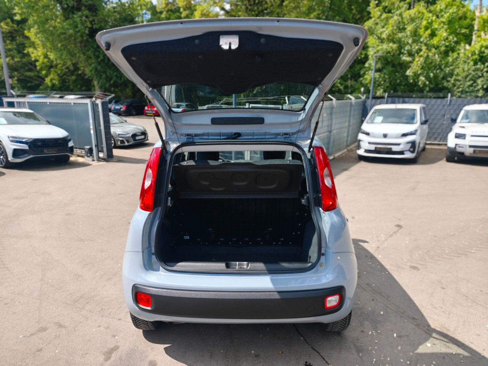 Fahrzeugabbildung Fiat PANDA EASY*KLIMA*2.HAND*COLORE ESTERNO KREIDE*
