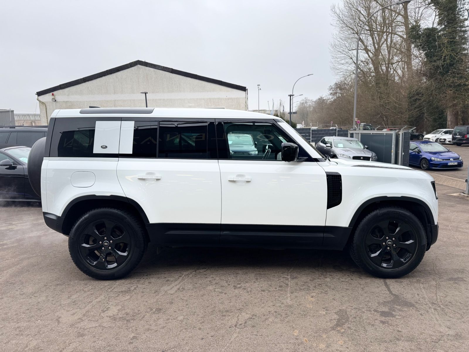 Fahrzeugabbildung Land Rover DEFENDER*BLACK-DESIGN PACK*2.HD*LED*OFF ROAD*TOP